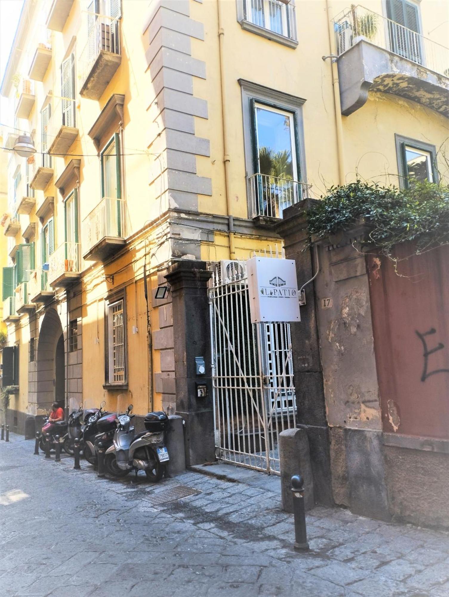 نابولي Residence E Appartamenti Bausan المظهر الخارجي الصورة